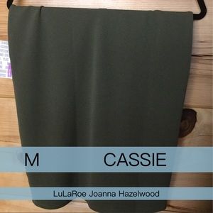 NWT M LuLaRoe Light Olive Cassie Skirt
